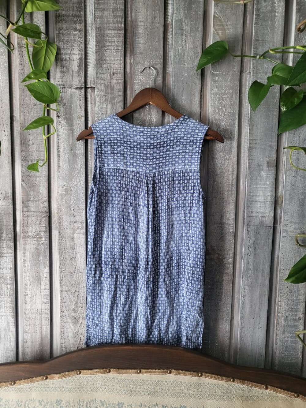 Blue Geometric Sleeveless Button Up Blouse Medium - Picture 3 of 9
